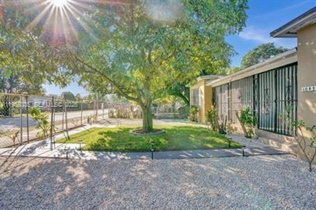 10430 NW 5th Ave, Miami, FL 33150