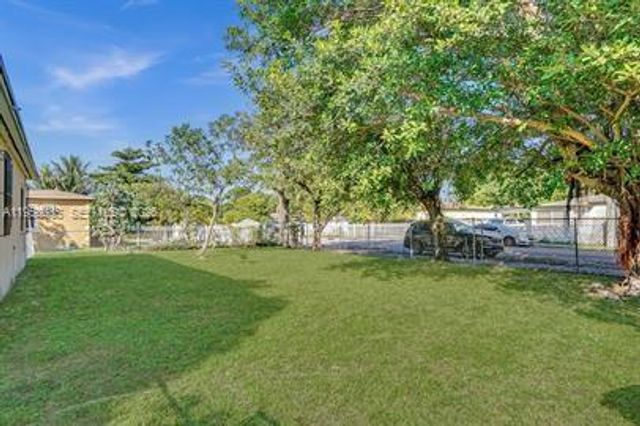 10430 NW 5th Ave, Miami, FL 33150