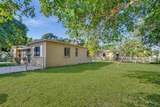 10430 NW 5th Ave, Miami, FL 33150