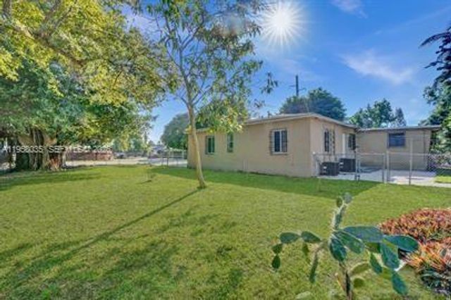 10430 NW 5th Ave, Miami, FL 33150