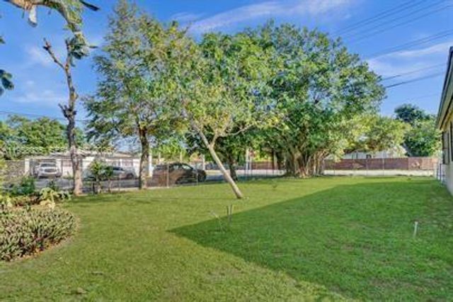 10430 NW 5th Ave, Miami, FL 33150