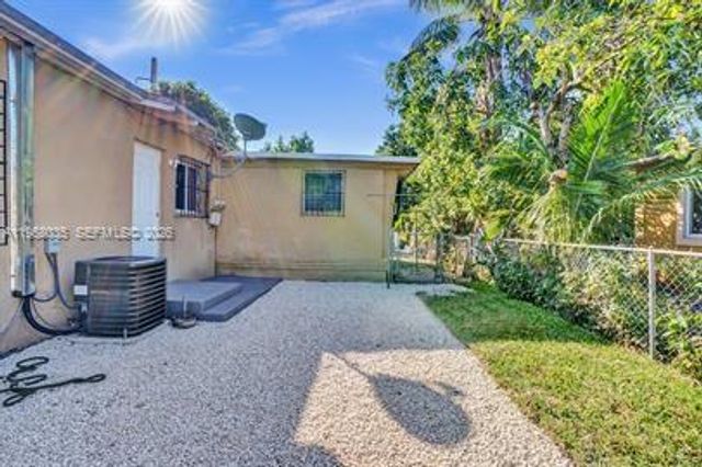 10430 NW 5th Ave, Miami, FL 33150