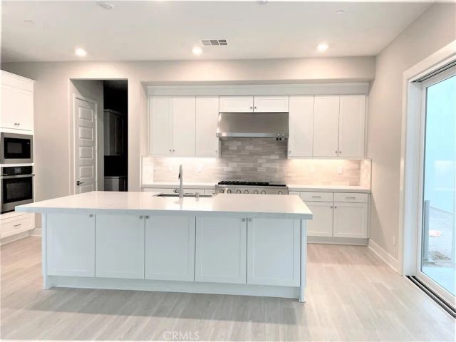 116 Scale, Irvine, CA 92618