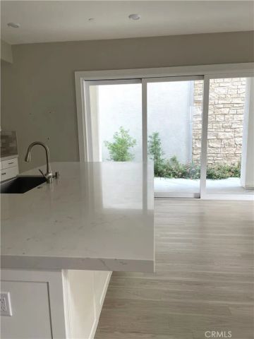 116 Scale, Irvine, CA 92618