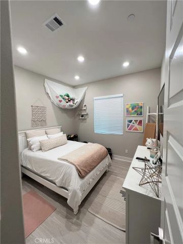 116 Scale, Irvine, CA 92618