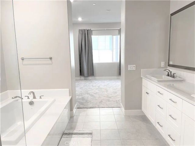 116 Scale, Irvine, CA 92618