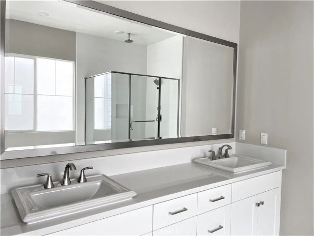 116 Scale, Irvine, CA 92618