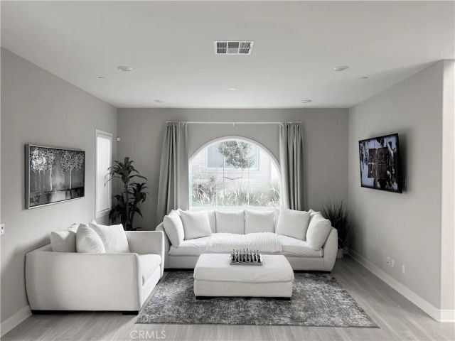 116 Scale, Irvine, CA 92618