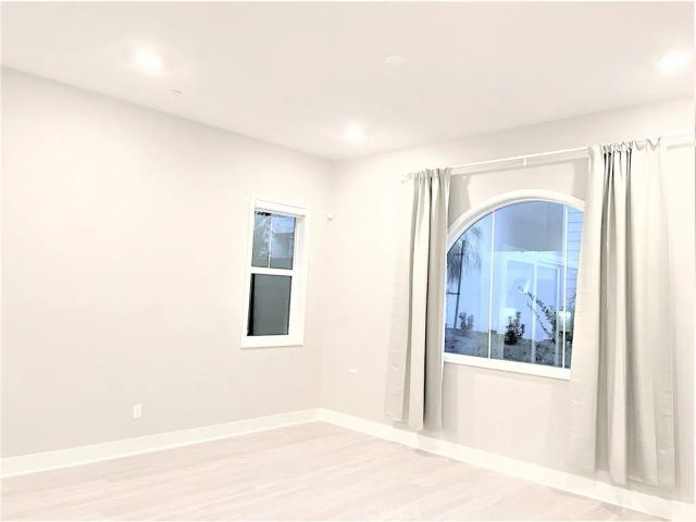 116 Scale, Irvine, CA 92618