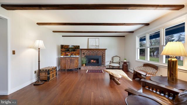 50 HICKORY LN, Chalfont, PA 18914