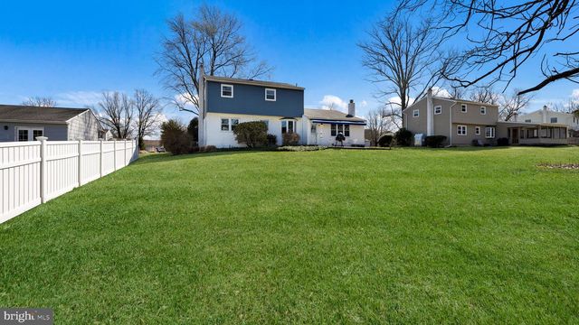 50 HICKORY LN, Chalfont, PA 18914