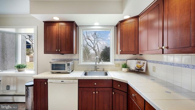 50 HICKORY LN, Chalfont, PA 18914