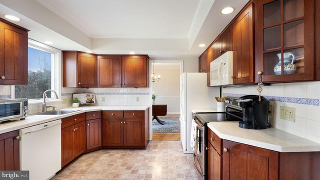 50 HICKORY LN, Chalfont, PA 18914