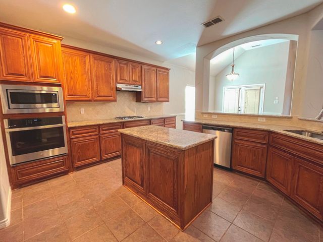 808 Wren Court, Forney, TX 75126