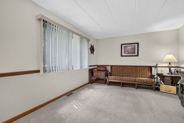 2752 Harbor Drive, Joliet, IL 60431