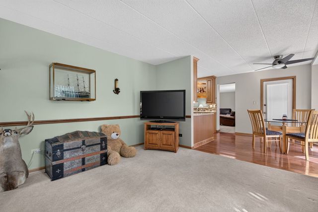 2752 Harbor Drive, Joliet, IL 60431