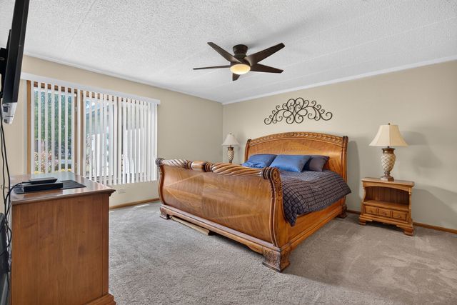 2752 Harbor Drive, Joliet, IL 60431