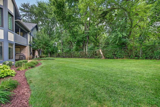 2752 Harbor Drive, Joliet, IL 60431