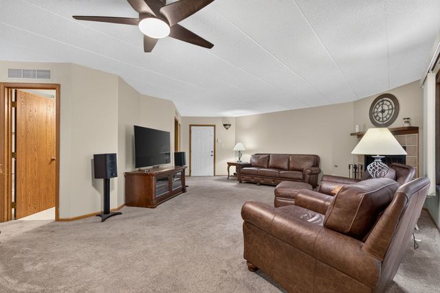 2752 Harbor Drive, Joliet, IL 60431