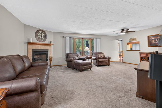 2752 Harbor Drive, Joliet, IL 60431