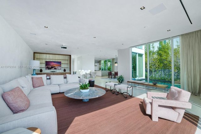 1051 W 48th St 4, Miami Beach, FL 33140