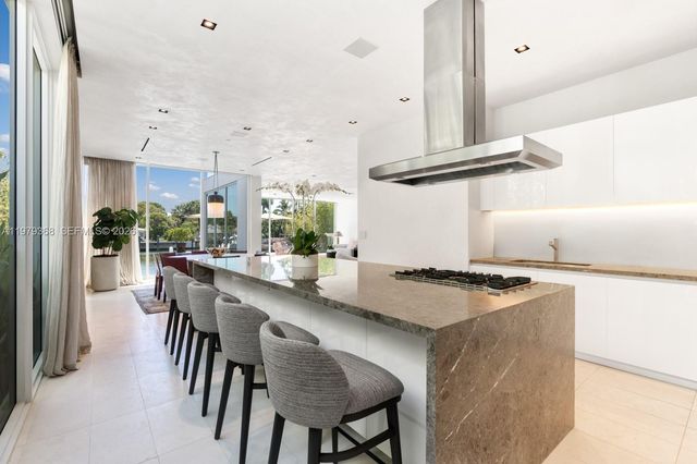 1051 W 48th St 4, Miami Beach, FL 33140