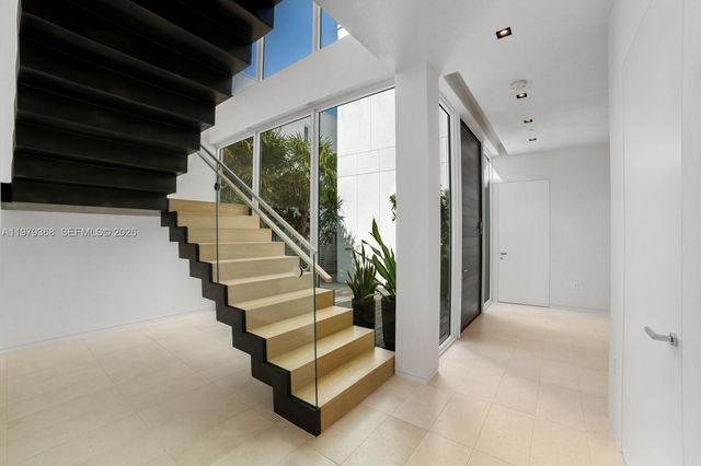 1051 W 48th St 4, Miami Beach, FL 33140