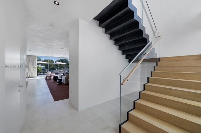 1051 W 48th St 4, Miami Beach, FL 33140