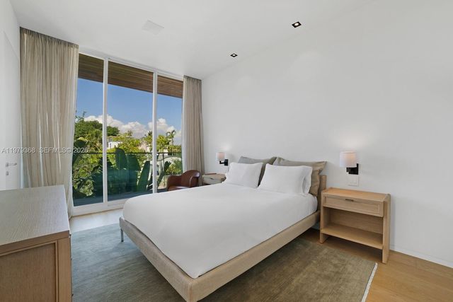 1051 W 48th St 4, Miami Beach, FL 33140