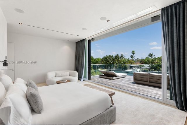 1051 W 48th St 4, Miami Beach, FL 33140