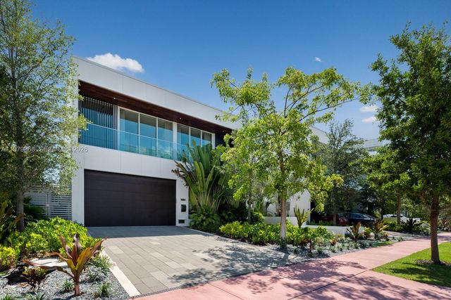 1051 W 48th St 4, Miami Beach, FL 33140