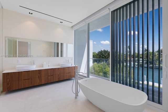 1051 W 48th St 4, Miami Beach, FL 33140