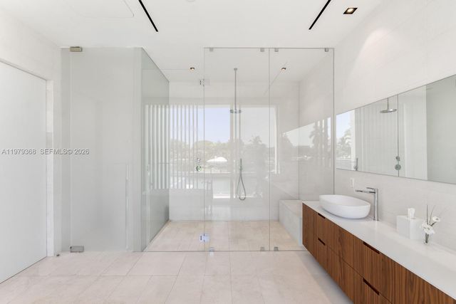 1051 W 48th St 4, Miami Beach, FL 33140