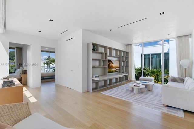 1051 W 48th St 4, Miami Beach, FL 33140