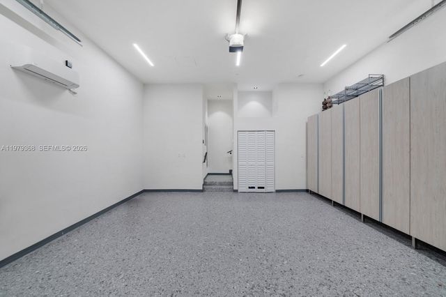 1051 W 48th St 4, Miami Beach, FL 33140