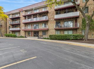 5450 Astor Lane 210, Rolling Meadows, IL 60008