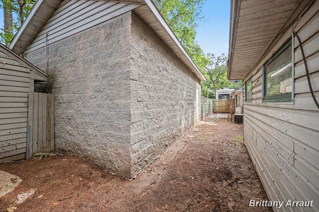2027 Valentine Street NE, Grand Rapids, MI 49525