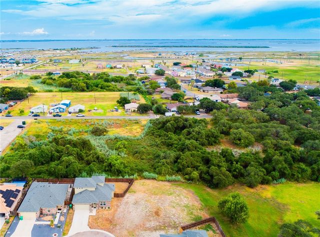 1513 Lisa Ann Dr, Aransas Pass, TX 78336