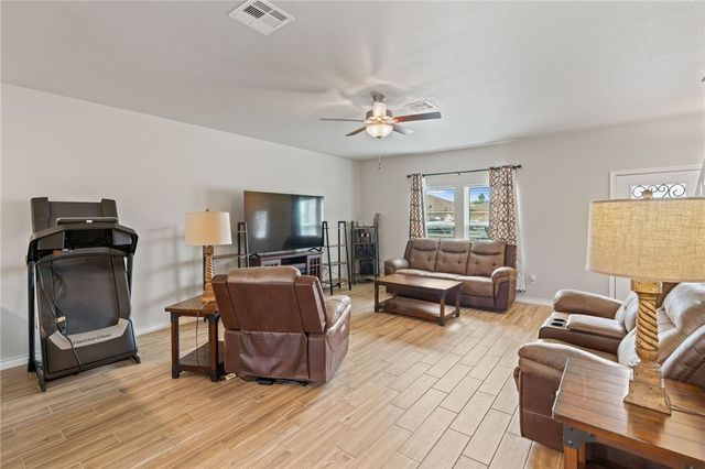 1513 Lisa Ann Dr, Aransas Pass, TX 78336