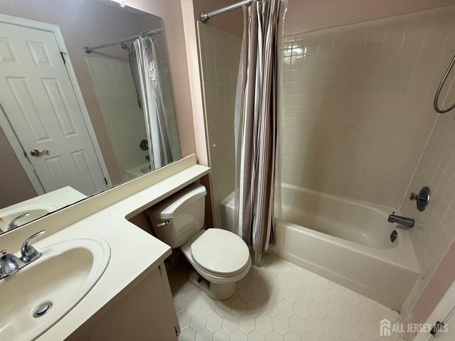 125 Albury Way, North Brunswick, NJ 08902