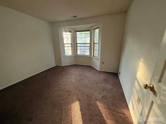 125 Albury Way, North Brunswick, NJ 08902