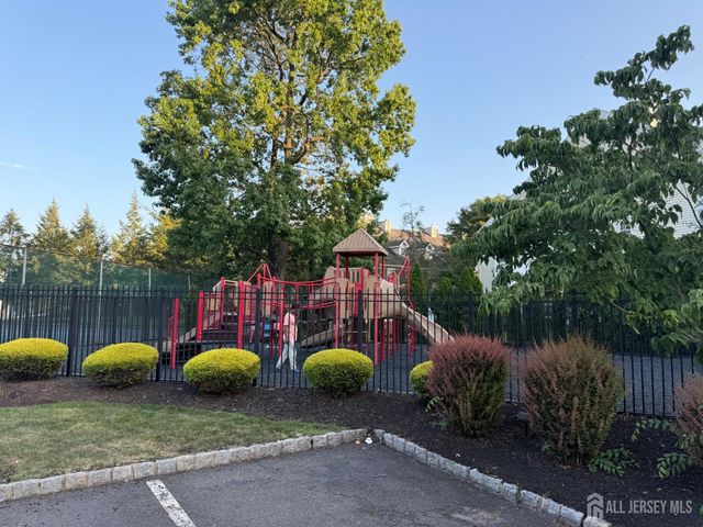 125 Albury Way, North Brunswick, NJ 08902