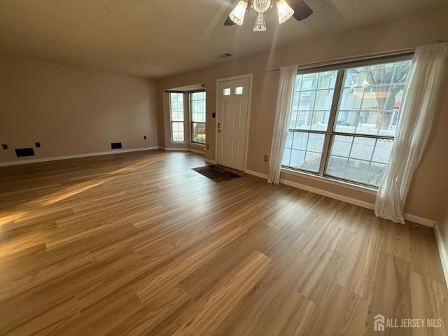 125 Albury Way, North Brunswick, NJ 08902