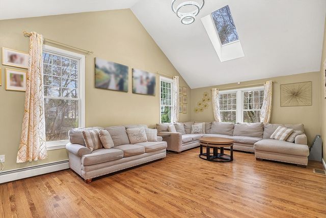 9 Balmoral Dr, Methuen, MA 01844