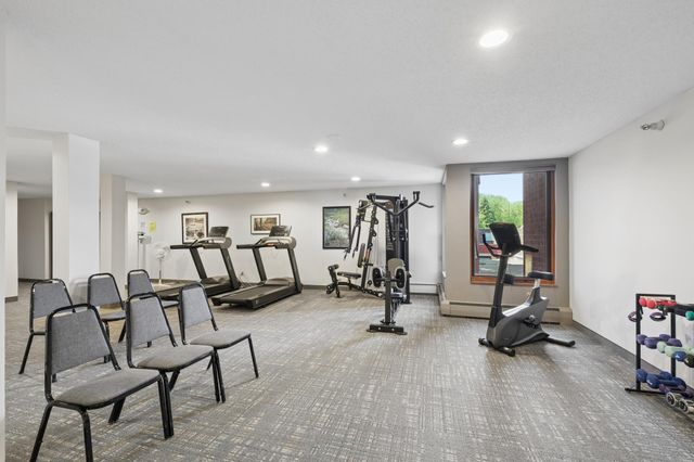 500 County Road B W 111, Roseville, MN 55113