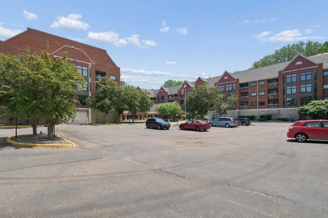 500 County Road B W 111, Roseville, MN 55113