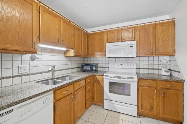 500 County Road B W 111, Roseville, MN 55113