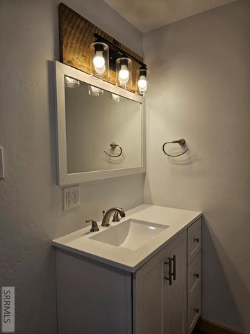 704 13th Street, Salmon, ID 83467