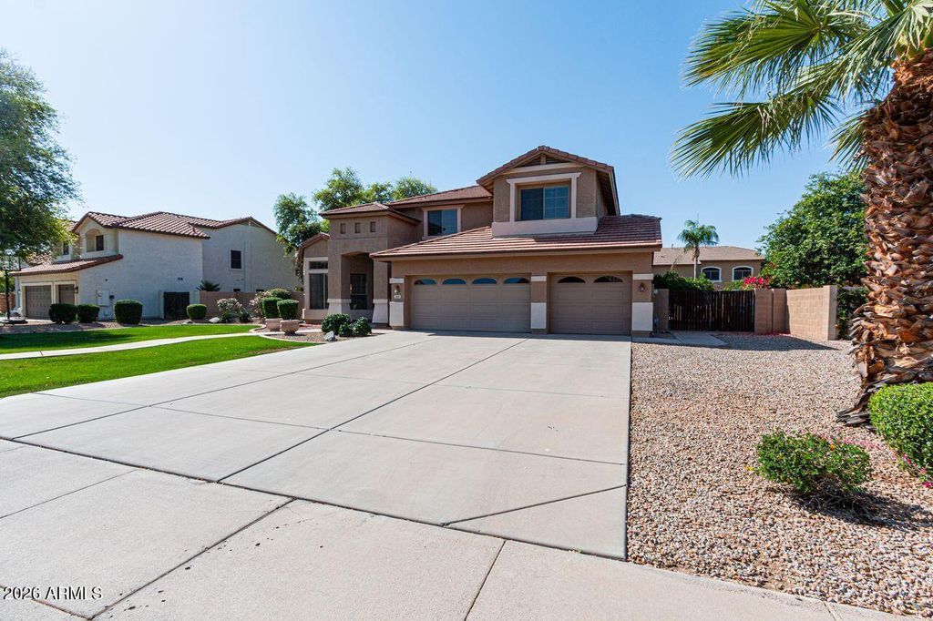 Image 1 of property listing at 149 E CANYON CREEK Drive, Gilbert, AZ 85296