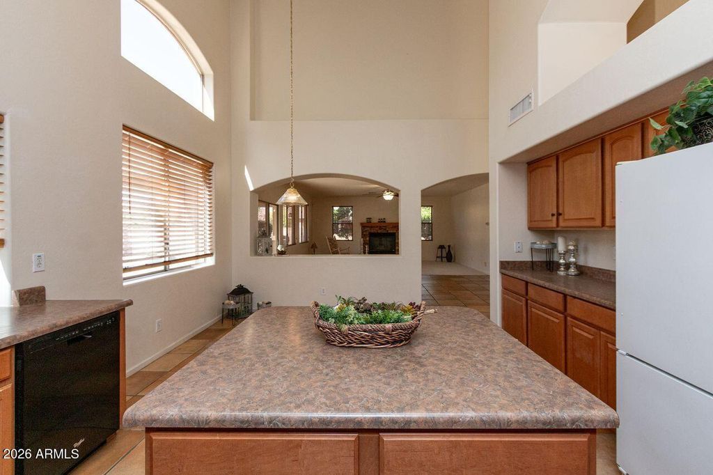 Image 10 of property listing at 149 E CANYON CREEK Drive, Gilbert, AZ 85296